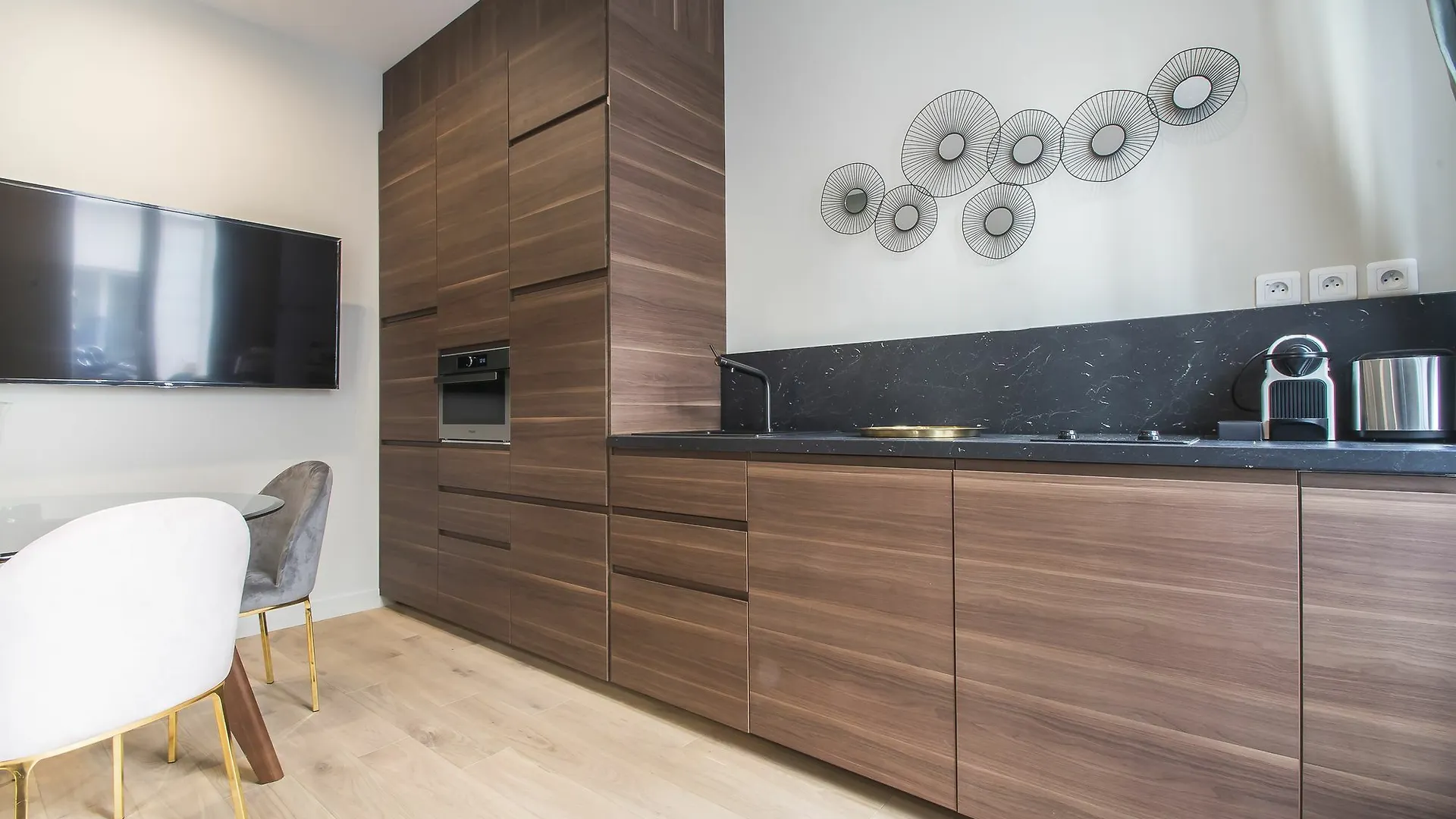 Luxury In - Republique *