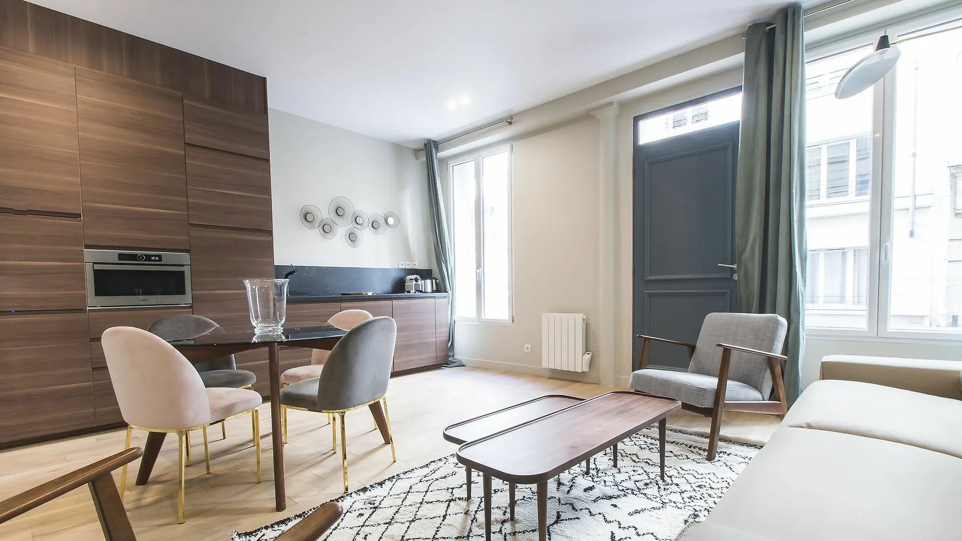 Luxury In - Republique