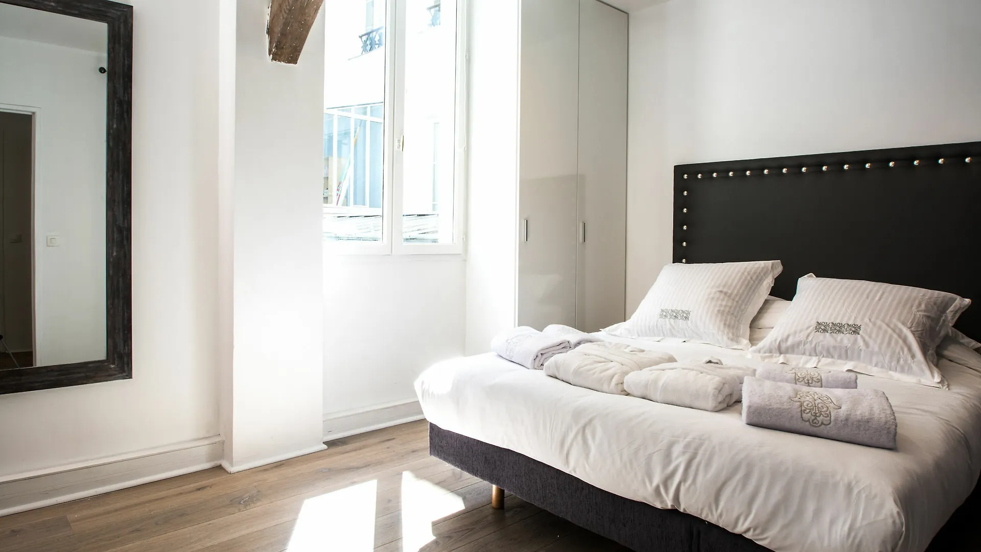 Luxury In - Republique *